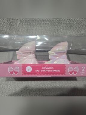Core Kitchen Pink Ceramic Salt & Pepper Shakers - Bow Design (2-Piece)